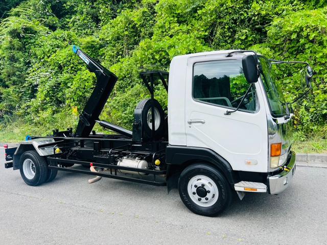 ファイター 　アームロール　積載量３９００ｋｇ　６速マニュアル　エアコン　パワステ　パワーウィンドウ　エアバック　ＡＭＦＭラジオ　フックロール（2枚目）