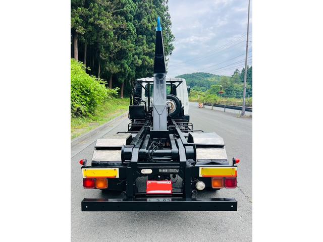 ファイター 　アームロール　積載量３９００ｋｇ　６速マニュアル　エアコン　パワステ　パワーウィンドウ　エアバック　ＡＭＦＭラジオ　フックロール（6枚目）