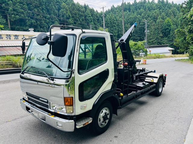 ファイター 　アームロール　積載量３９００ｋｇ　６速マニュアル　エアコン　パワステ　パワーウィンドウ　エアバック　ＡＭＦＭラジオ　フックロール（8枚目）