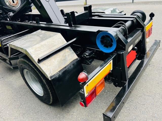 ファイター 　アームロール　積載量３９００ｋｇ　６速マニュアル　エアコン　パワステ　パワーウィンドウ　エアバック　ＡＭＦＭラジオ　フックロール（16枚目）