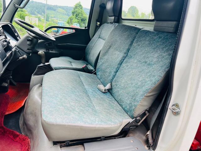 キャンター 　クレーン　平ボディー　積載量２０００ｋｇ　ＵＮＩＣ　Ｖ－ＴＵＲＢＯ２２０　５速マニュアル　エアコン　パワステ　パワーウィンドウ　アウトリガー（8枚目）