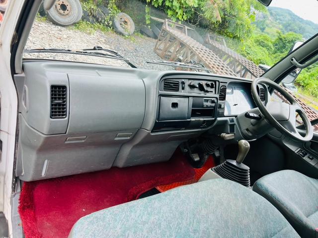 キャンター 　クレーン　平ボディー　積載量２０００ｋｇ　ＵＮＩＣ　Ｖ－ＴＵＲＢＯ２２０　５速マニュアル　エアコン　パワステ　パワーウィンドウ　アウトリガー（12枚目）