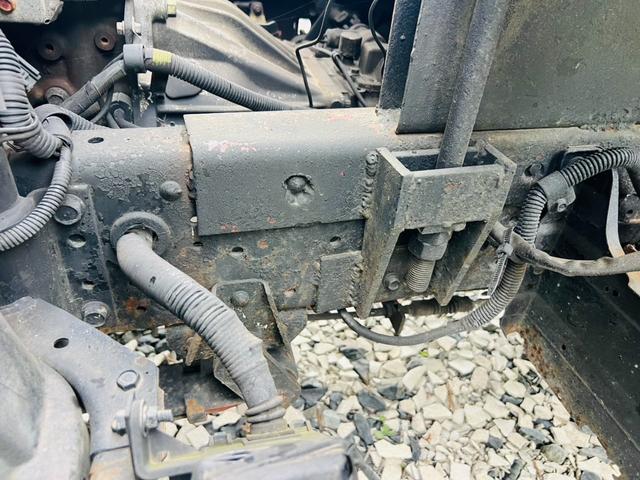 キャンター 　クレーン　平ボディー　積載量２０００ｋｇ　ＵＮＩＣ　Ｖ－ＴＵＲＢＯ２２０　５速マニュアル　エアコン　パワステ　パワーウィンドウ　アウトリガー（17枚目）