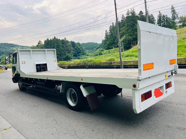 コンドル 　セルフローダー　重機運搬車　最大積載量８５００ｋｇ　ラジコン付き　６速マニュアル　板張り　ＰＫ３６Ｃ　エンジン日野Ｊ０７Ｅ　ウインチ付き　作業灯　ＥＴＣ　ＡＭＦＭラジオ（4枚目）