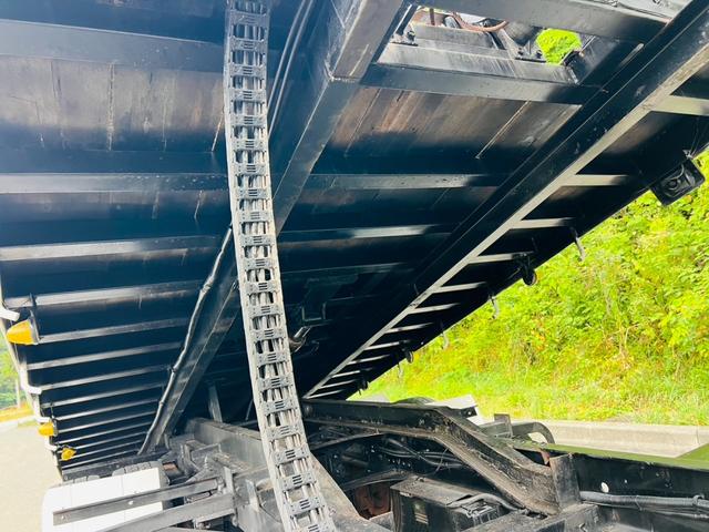 コンドル 　セルフローダー　重機運搬車　最大積載量８５００ｋｇ　ラジコン付き　６速マニュアル　板張り　ＰＫ３６Ｃ　エンジン日野Ｊ０７Ｅ　ウインチ付き　作業灯　ＥＴＣ　ＡＭＦＭラジオ（10枚目）