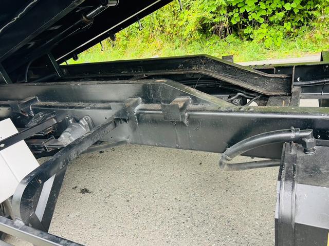 コンドル 　セルフローダー　重機運搬車　最大積載量８５００ｋｇ　ラジコン付き　６速マニュアル　板張り　ＰＫ３６Ｃ　エンジン日野Ｊ０７Ｅ　ウインチ付き　作業灯　ＥＴＣ　ＡＭＦＭラジオ（11枚目）