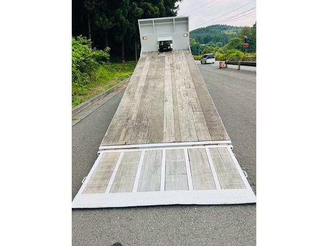 コンドル 　セルフローダー　重機運搬車　最大積載量８５００ｋｇ　ラジコン付き　６速マニュアル　板張り　ＰＫ３６Ｃ　エンジン日野Ｊ０７Ｅ　ウインチ付き　作業灯　ＥＴＣ　ＡＭＦＭラジオ（16枚目）