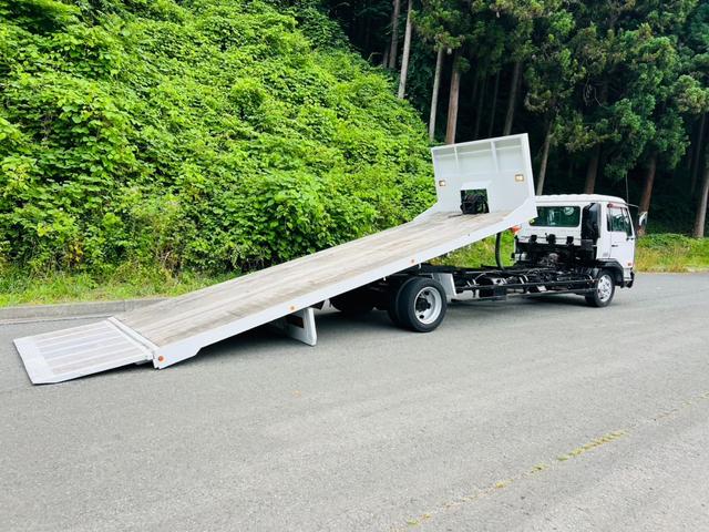 コンドル 　セルフローダー　重機運搬車　最大積載量８５００ｋｇ　ラジコン付き　６速マニュアル　板張り　ＰＫ３６Ｃ　エンジン日野Ｊ０７Ｅ　ウインチ付き　作業灯　ＥＴＣ　ＡＭＦＭラジオ（17枚目）