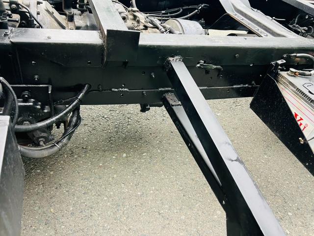 コンドル 　セルフローダー　重機運搬車　最大積載量８５００ｋｇ　ラジコン付き　６速マニュアル　板張り　ＰＫ３６Ｃ　エンジン日野Ｊ０７Ｅ　ウインチ付き　作業灯　ＥＴＣ　ＡＭＦＭラジオ（23枚目）
