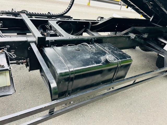 コンドル 　セルフローダー　重機運搬車　最大積載量８５００ｋｇ　ラジコン付き　６速マニュアル　板張り　ＰＫ３６Ｃ　エンジン日野Ｊ０７Ｅ　ウインチ付き　作業灯　ＥＴＣ　ＡＭＦＭラジオ（24枚目）