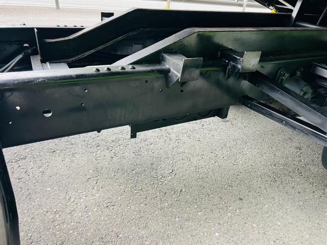 コンドル 　セルフローダー　重機運搬車　最大積載量８５００ｋｇ　ラジコン付き　６速マニュアル　板張り　ＰＫ３６Ｃ　エンジン日野Ｊ０７Ｅ　ウインチ付き　作業灯　ＥＴＣ　ＡＭＦＭラジオ（25枚目）