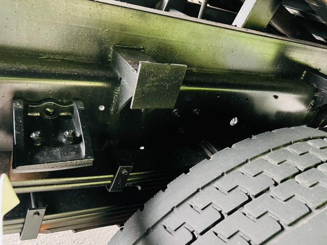 コンドル 　セルフローダー　重機運搬車　最大積載量８５００ｋｇ　ラジコン付き　６速マニュアル　板張り　ＰＫ３６Ｃ　エンジン日野Ｊ０７Ｅ　ウインチ付き　作業灯　ＥＴＣ　ＡＭＦＭラジオ（27枚目）