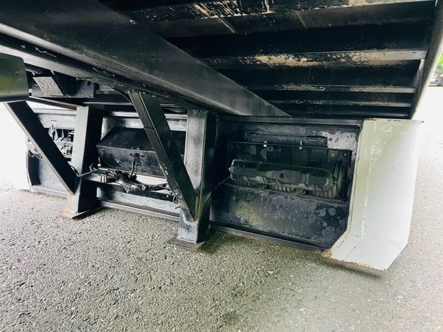 コンドル 　セルフローダー　重機運搬車　最大積載量８５００ｋｇ　ラジコン付き　６速マニュアル　板張り　ＰＫ３６Ｃ　エンジン日野Ｊ０７Ｅ　ウインチ付き　作業灯　ＥＴＣ　ＡＭＦＭラジオ（31枚目）