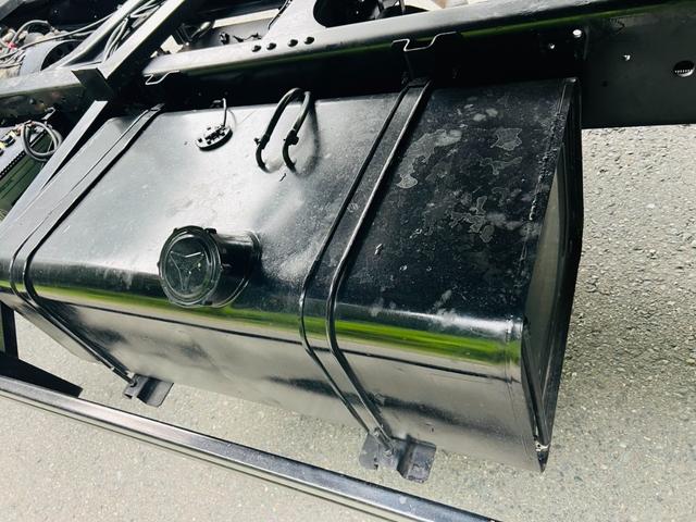 コンドル 　セルフローダー　重機運搬車　最大積載量８５００ｋｇ　ラジコン付き　６速マニュアル　板張り　ＰＫ３６Ｃ　エンジン日野Ｊ０７Ｅ　ウインチ付き　作業灯　ＥＴＣ　ＡＭＦＭラジオ（32枚目）