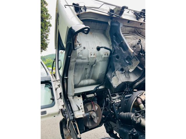 コンドル 　セルフローダー　重機運搬車　最大積載量８５００ｋｇ　ラジコン付き　６速マニュアル　板張り　ＰＫ３６Ｃ　エンジン日野Ｊ０７Ｅ　ウインチ付き　作業灯　ＥＴＣ　ＡＭＦＭラジオ（49枚目）