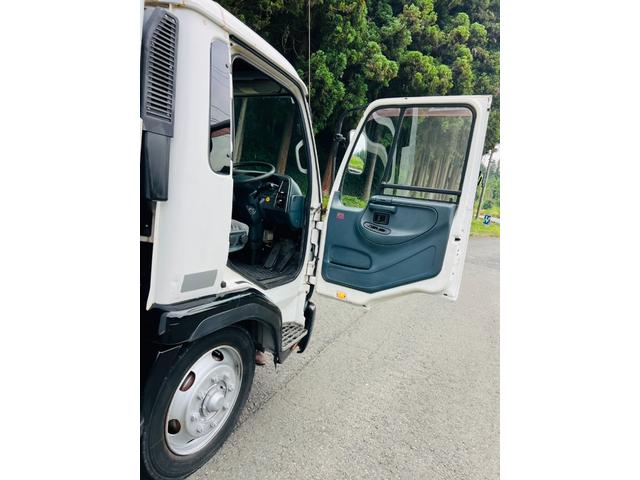 コンドル 　セルフローダー　重機運搬車　最大積載量８５００ｋｇ　ラジコン付き　６速マニュアル　板張り　ＰＫ３６Ｃ　エンジン日野Ｊ０７Ｅ　ウインチ付き　作業灯　ＥＴＣ　ＡＭＦＭラジオ（56枚目）