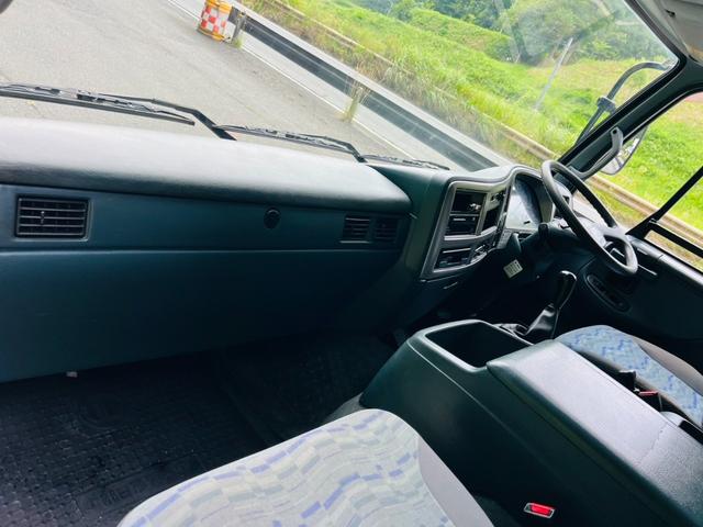コンドル 　セルフローダー　重機運搬車　最大積載量８５００ｋｇ　ラジコン付き　６速マニュアル　板張り　ＰＫ３６Ｃ　エンジン日野Ｊ０７Ｅ　ウインチ付き　作業灯　ＥＴＣ　ＡＭＦＭラジオ（68枚目）
