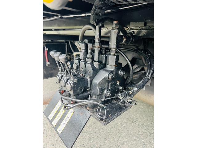 コンドル 　セルフローダー　重機運搬車　最大積載量８５００ｋｇ　ラジコン付き　６速マニュアル　板張り　ＰＫ３６Ｃ　エンジン日野Ｊ０７Ｅ　ウインチ付き　作業灯　ＥＴＣ　ＡＭＦＭラジオ（76枚目）