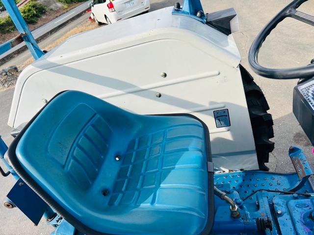 フォードその他 　ニューホランド　トラクター　３９１０　４ＷＤ　アワーメーター１２１３ｈ　新品タイヤ　ユニット７Ｄ０２Ｂ（4枚目）