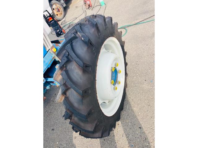 フォードその他 　ニューホランド　トラクター　３９１０　４ＷＤ　アワーメーター１２１３ｈ　新品タイヤ　ユニット７Ｄ０２Ｂ（17枚目）