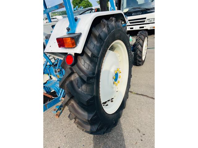 フォードその他 　ニューホランド　トラクター　３９１０　４ＷＤ　アワーメーター１２１３ｈ　新品タイヤ　ユニット７Ｄ０２Ｂ（18枚目）