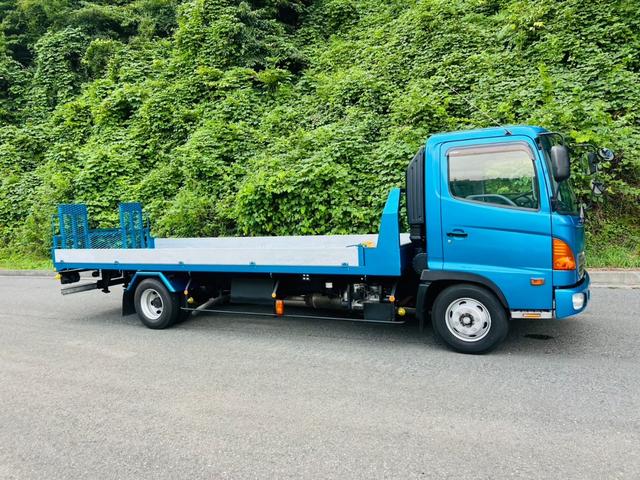 ヒノレンジャー 　セルフローダー　ラジコン付き　最大積載量３３５０ｋｇ　６速マニュアル　ウインチ付き　バックカメラ　エアコン　パワステ　ターボ（3枚目）