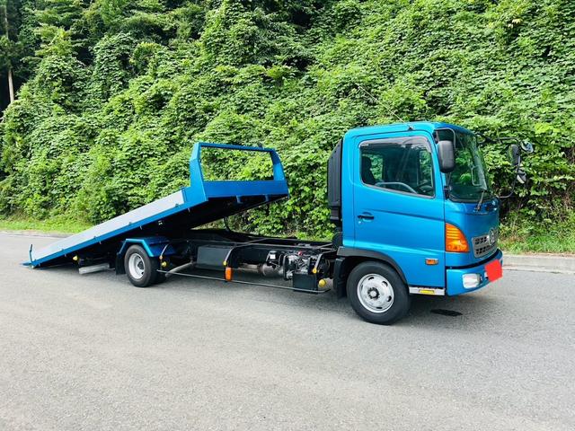 ヒノレンジャー 　セルフローダー　ラジコン付き　最大積載量３３５０ｋｇ　６速マニュアル　ウインチ付き　バックカメラ　エアコン　パワステ　ターボ（30枚目）