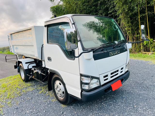 エルフトラック 　アームロール　新明和　最大積載量２０００ｋｇ　荷台付き　リア観音開き　５速マニュアル　ＥＴＣ　エアコン　パワステ　パワーウィンドウ（2枚目）