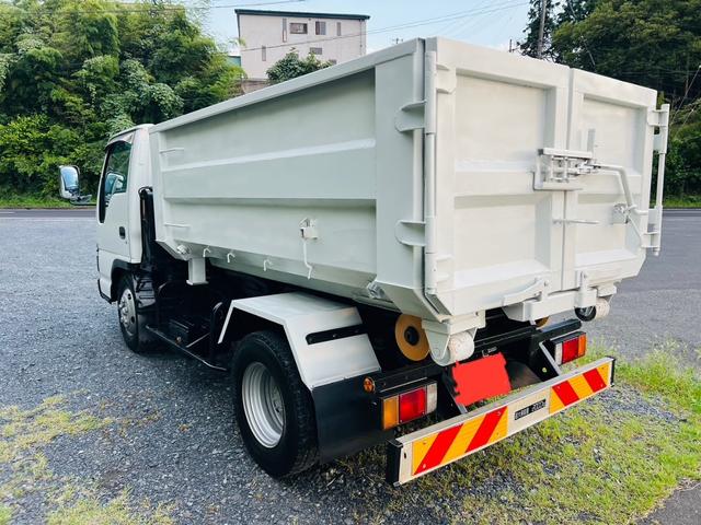 エルフトラック 　アームロール　新明和　最大積載量２０００ｋｇ　荷台付き　リア観音開き　５速マニュアル　ＥＴＣ　エアコン　パワステ　パワーウィンドウ（7枚目）