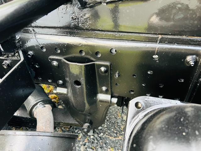 エルフトラック 　アームロール　新明和　最大積載量２０００ｋｇ　荷台付き　リア観音開き　５速マニュアル　ＥＴＣ　エアコン　パワステ　パワーウィンドウ（24枚目）