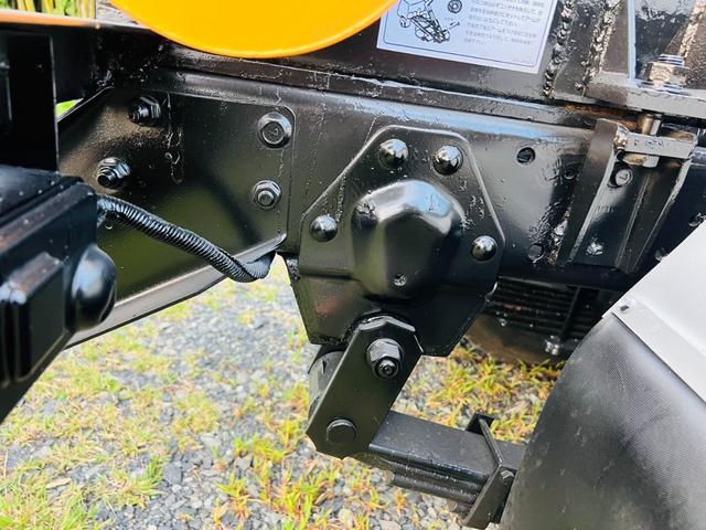 エルフトラック 　アームロール　新明和　最大積載量２０００ｋｇ　荷台付き　リア観音開き　５速マニュアル　ＥＴＣ　エアコン　パワステ　パワーウィンドウ（25枚目）