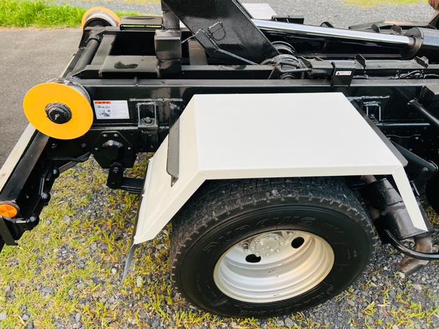 エルフトラック 　アームロール　新明和　最大積載量２０００ｋｇ　荷台付き　リア観音開き　５速マニュアル　ＥＴＣ　エアコン　パワステ　パワーウィンドウ（26枚目）