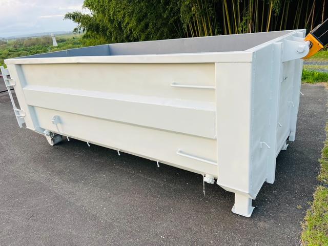 エルフトラック 　アームロール　新明和　最大積載量２０００ｋｇ　荷台付き　リア観音開き　５速マニュアル　ＥＴＣ　エアコン　パワステ　パワーウィンドウ（29枚目）