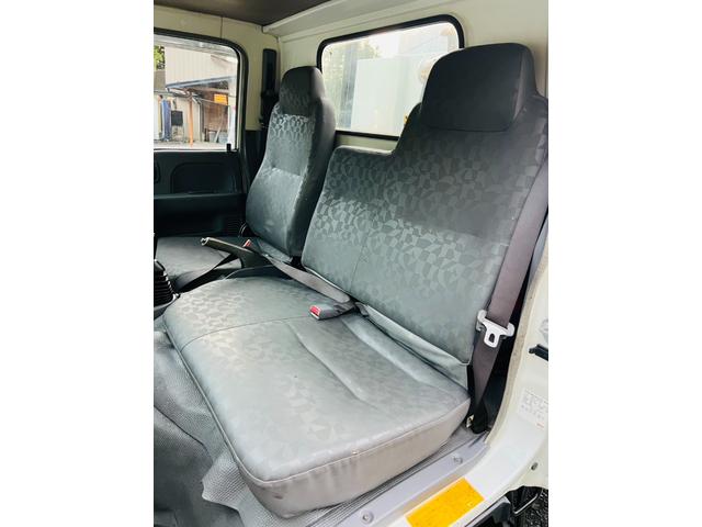 エルフトラック 　アームロール　新明和　最大積載量２０００ｋｇ　荷台付き　リア観音開き　５速マニュアル　ＥＴＣ　エアコン　パワステ　パワーウィンドウ（52枚目）