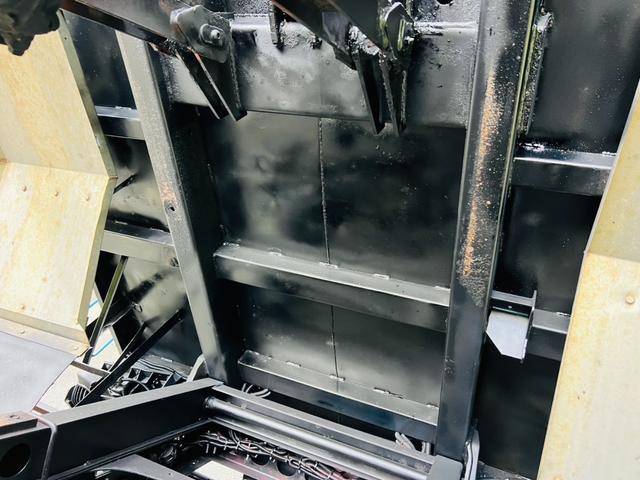 フォワード 　深ダンプ　リア観音開き　コボレーン　最大積載量　３２５０ｋｇ　３人乗り　寝台付き　セミオート６速マニュアル　エンジン６ＨＬ１　ＦＲＲ３５Ｄ４（12枚目）