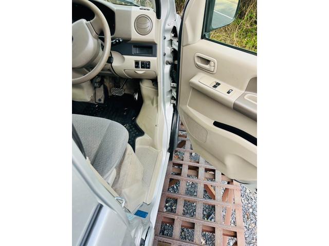 スクラム ＰＣ　４ＷＤ　オートマ　ターボ　ナビ　エアコン　パワステ　パワーウィンドウ　ナビ　両側スライドドア　運転席助手席エアバック　ドアバイザー（27枚目）