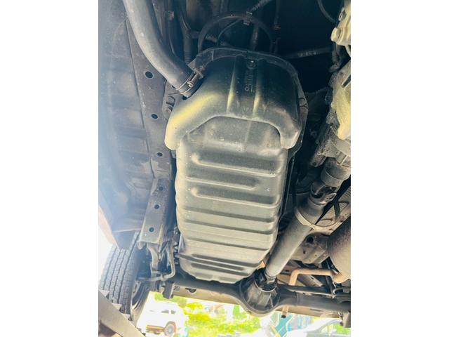 スクラム ＰＣ　４ＷＤ　オートマ　ターボ　ナビ　エアコン　パワステ　パワーウィンドウ　ナビ　両側スライドドア　運転席助手席エアバック　ドアバイザー（32枚目）
