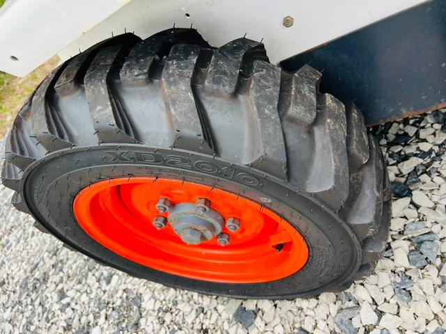 アメリカその他 bobcat 553 4WD スキッドステアローダー アワーメーター713h 新品タイヤ ディーゼル車(8枚目)