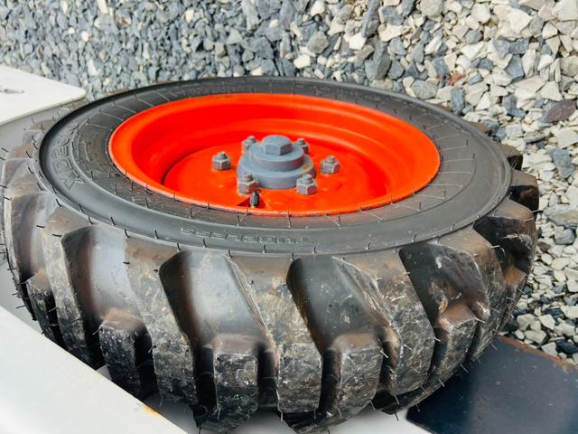 アメリカその他 bobcat 553 4WD スキッドステアローダー アワーメーター713h 新品タイヤ ディーゼル車(9枚目)
