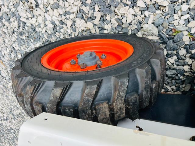 アメリカその他 bobcat 553 4WD スキッドステアローダー アワーメーター713h 新品タイヤ ディーゼル車(10枚目)