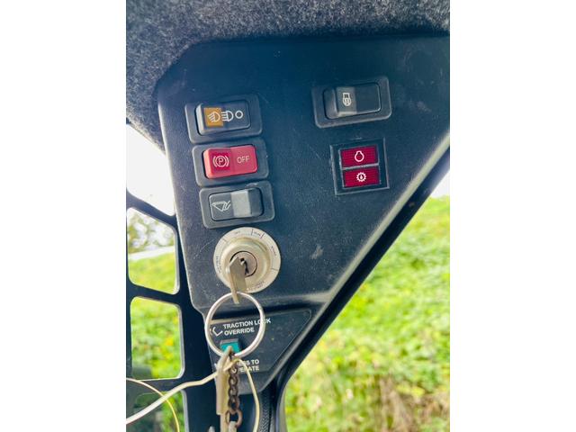 アメリカその他 bobcat 553 4WD スキッドステアローダー アワーメーター713h 新品タイヤ ディーゼル車(13枚目)