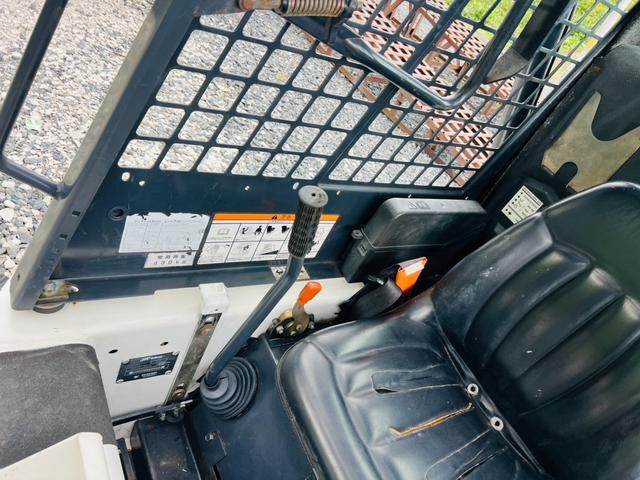 アメリカその他 bobcat 553 4WD スキッドステアローダー アワーメーター713h 新品タイヤ ディーゼル車(14枚目)
