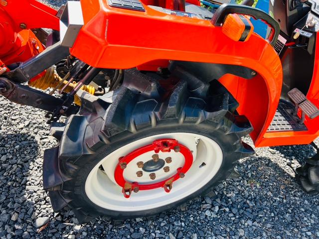 日本 　クボタ　トラクター　ＳＡＴＵＲＮ　Ｘ－２０　アワーメーター１０００ｈ　Ｒ１５Ｎ　４ＷＤ（7枚目）