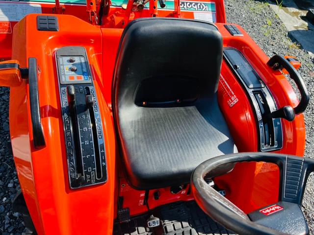 日本 　クボタ　トラクター　ＳＡＴＵＲＮ　Ｘ－２０　アワーメーター１０００ｈ　Ｒ１５Ｎ　４ＷＤ（10枚目）