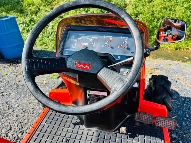 日本 　クボタ　トラクター　ＳＡＴＵＲＮ　Ｘ－２０　アワーメーター１０００ｈ　Ｒ１５Ｎ　４ＷＤ（12枚目）