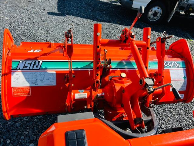 日本 　クボタ　トラクター　ＳＡＴＵＲＮ　Ｘ－２０　アワーメーター１０００ｈ　Ｒ１５Ｎ　４ＷＤ（15枚目）