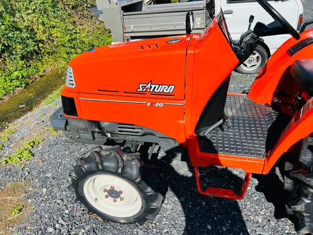 日本 　クボタ　トラクター　ＳＡＴＵＲＮ　Ｘ－２０　アワーメーター１０００ｈ　Ｒ１５Ｎ　４ＷＤ（24枚目）