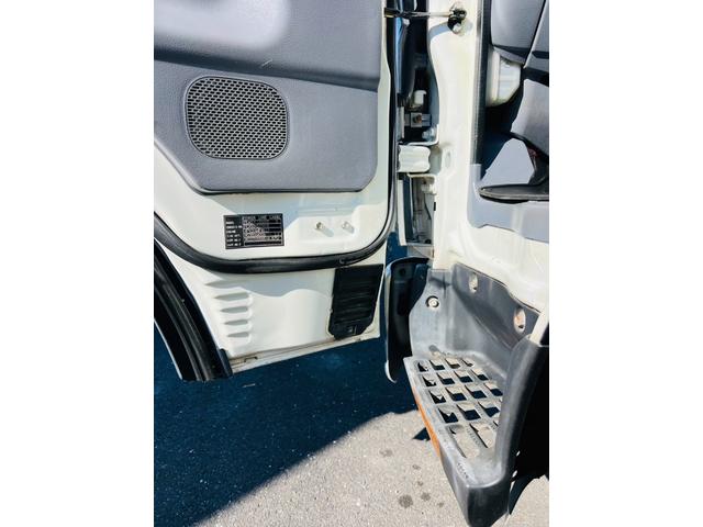 キャンター 　タダノクレーン　ラジコン付き　フックイン　平ボディー　最大積載量２７５０ｋｇ　キーレスエントリー　ＥＴＣ　アウトリガー　エアバック（52枚目）