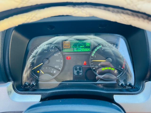 キャンター 　タダノクレーン　ラジコン付き　フックイン　平ボディー　最大積載量２７５０ｋｇ　キーレスエントリー　ＥＴＣ　アウトリガー　エアバック（57枚目）