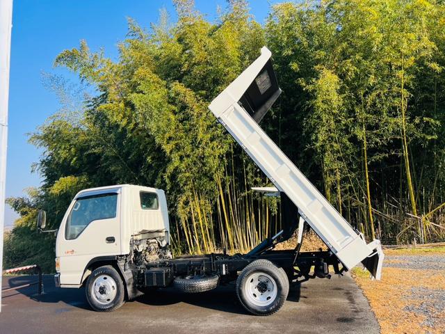 エルフトラック ダンプ 4WD 5速マニュアル 最大積載量2000kg コボレーン HSAヒルスタートアシスト アイドリングストップ 後輪ダブルタイヤ エアコン パワステ パワーウィンドウ エアバック(2枚目)